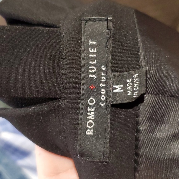 Romeo & juliet couture black cold shoulder bell cuff zip up top - Picture 7 of 8